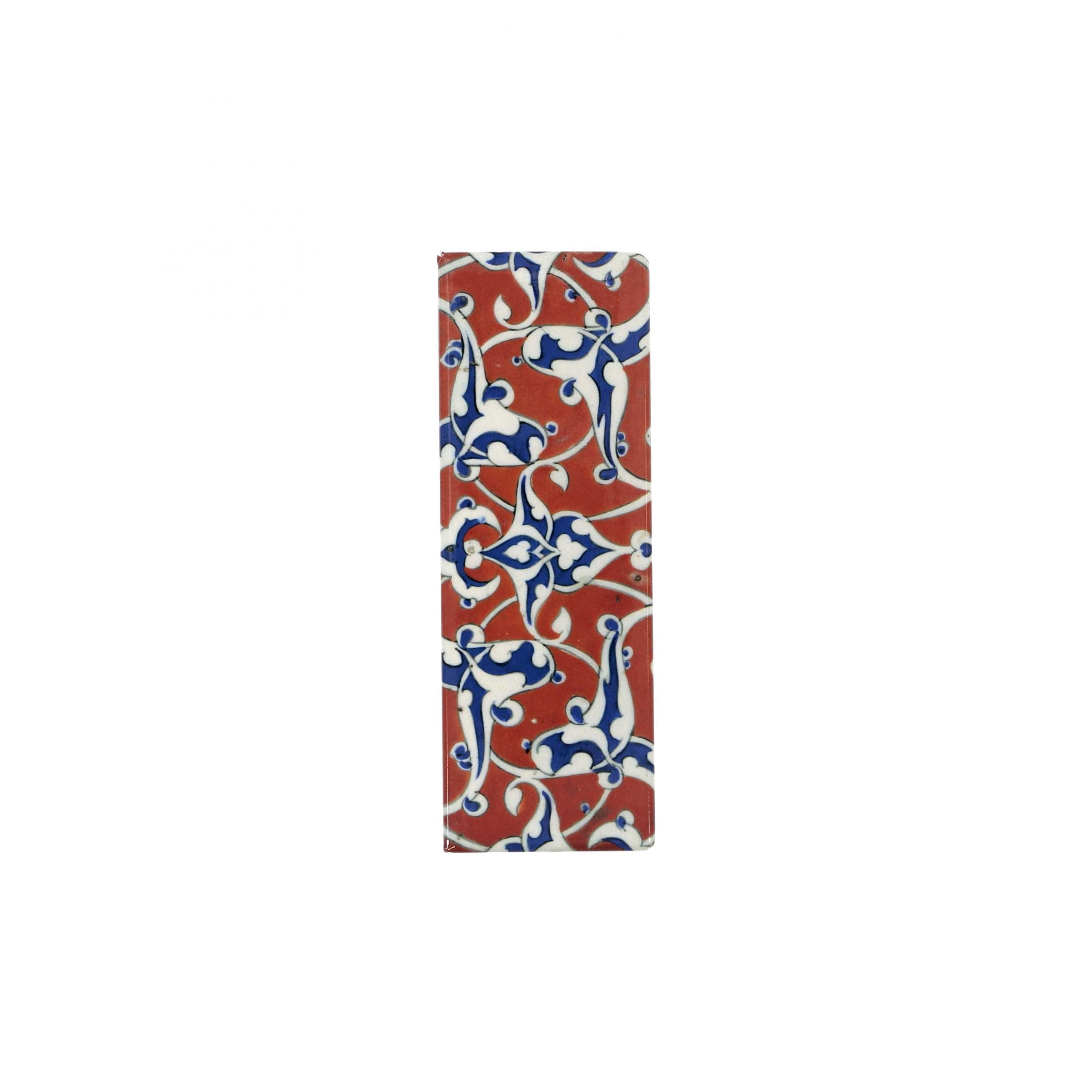Magnet Border tile with blue and white arabesques
